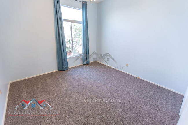 Building Photo - 4725 E Brown Rd