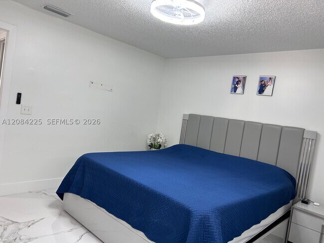 Building Photo - 1148 Grandview Cir
