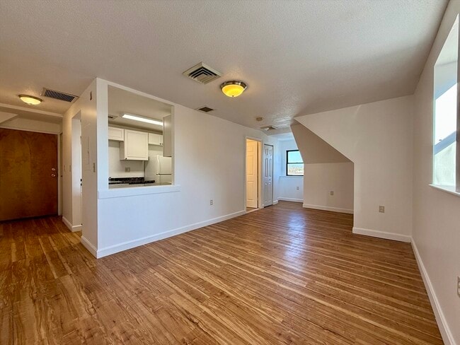 Building Photo - 6 S Washington St