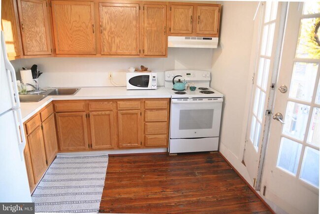 Building Photo - 120 Delaware St