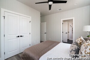 Building Photo - 423 N Mesquite St