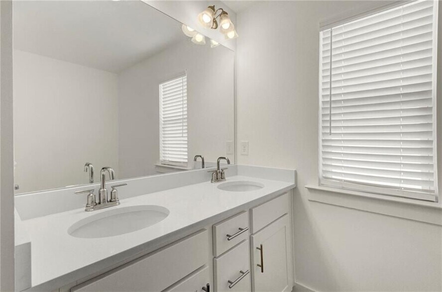 Building Photo - 1903 Plainsboro Dr