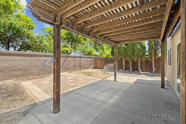 Building Photo - 741 Glencreek Dr
