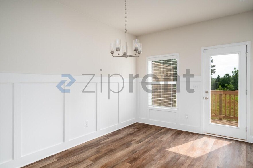 Building Photo - Unit Unit 4
