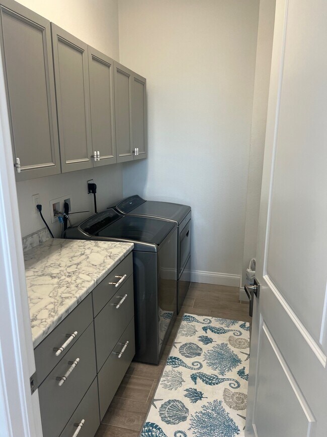 Building Photo - 11715 1st St E