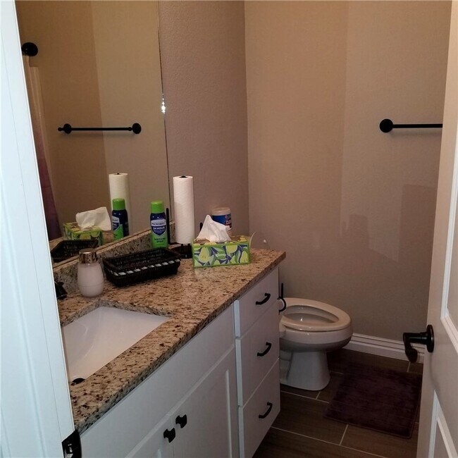 Building Photo - 5810 W Cane Hill Dr