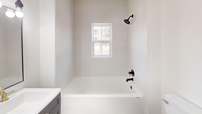 Building Photo - 1129 W 14th St