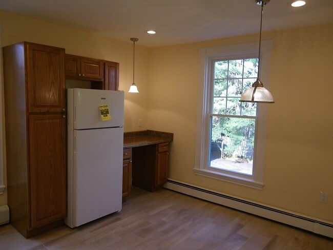 Building Photo - 63 Oak St