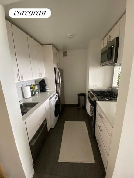 Building Photo - 520 W 43rd St