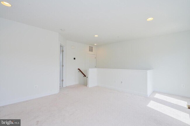 Building Photo - 8337 Looking Glass Way