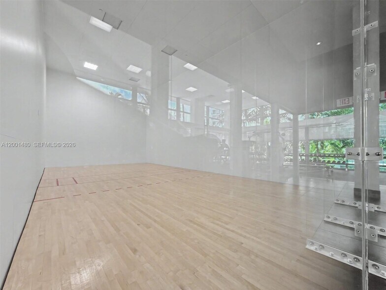 Building Photo - 2950 NE 188th St