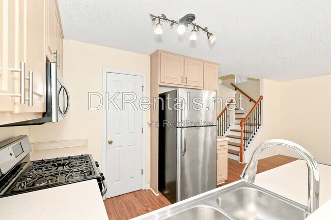 Building Photo - 463 Thistle Cove