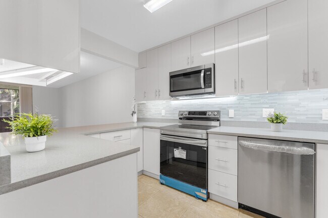 Building Photo - 1256 S Military Trail