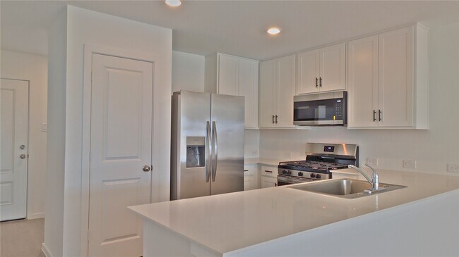 Building Photo - 16843 Old Wagon Wy