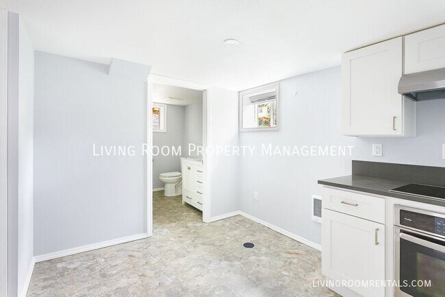 Building Photo - 4124 SE 11th Ave