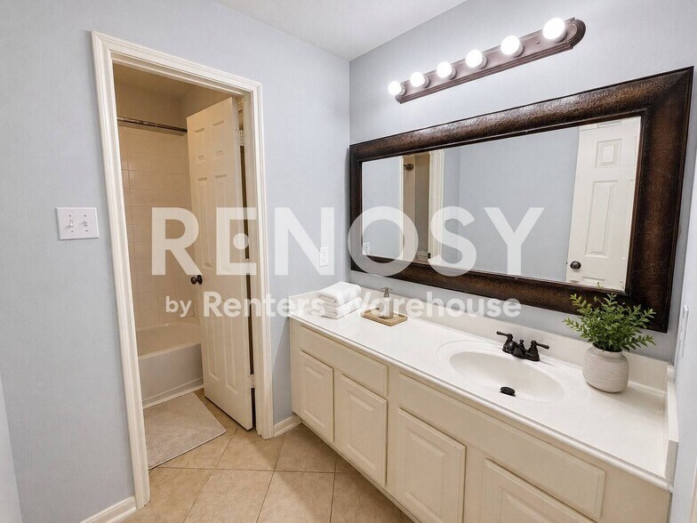 Building Photo - 16935 Jelly Park Stone Dr