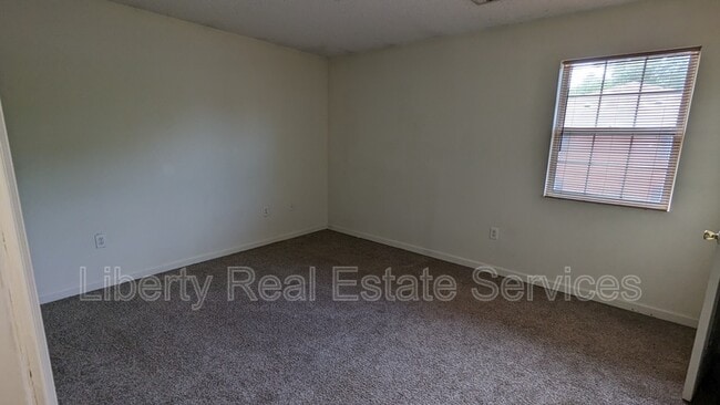 Building Photo - 134 Rolland St