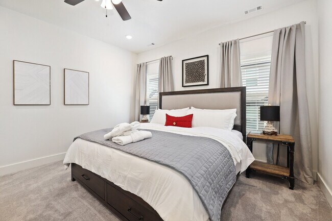 Building Photo - 158 E South St