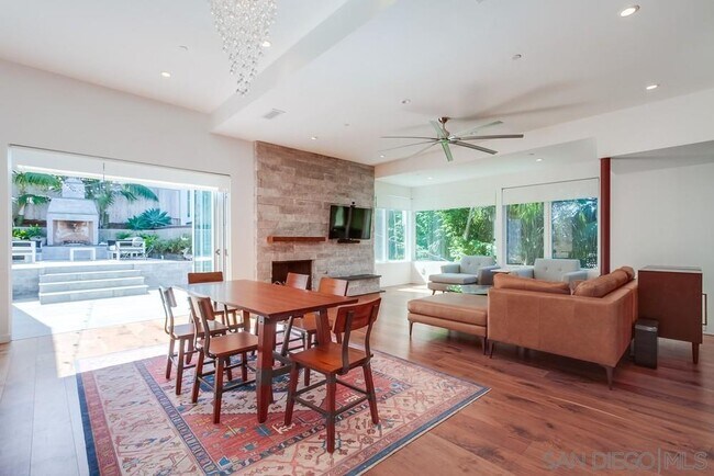 Building Photo - 738 Castro St