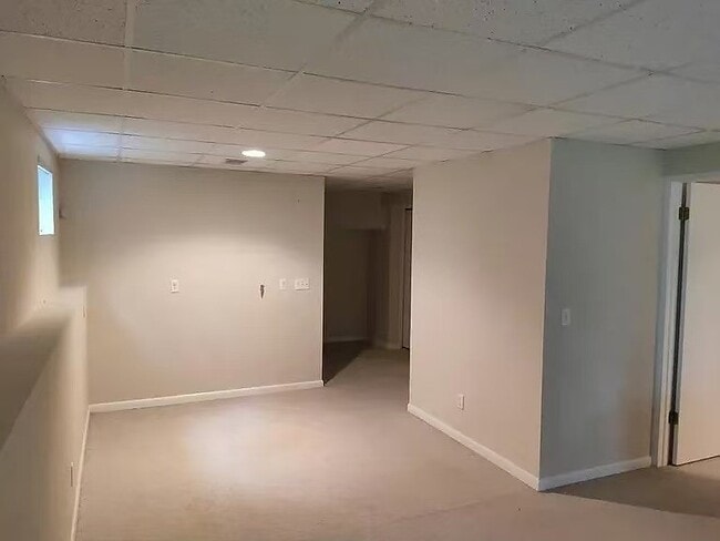 Building Photo - 605 Clubhouse Rd