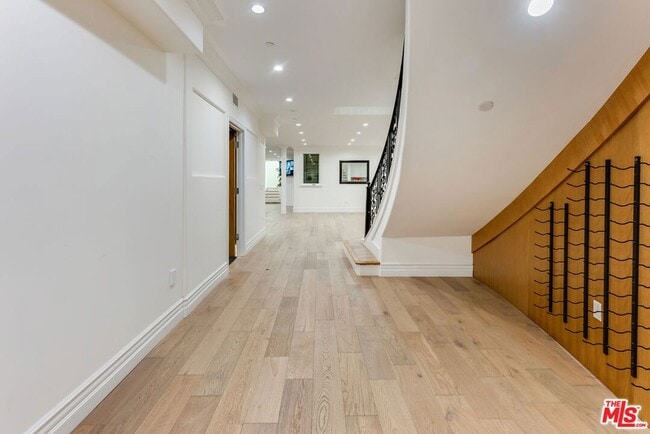 Building Photo - 391 S Saltair Ave