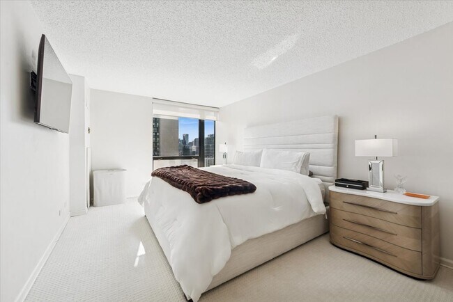 Building Photo - 1122 N Clark St