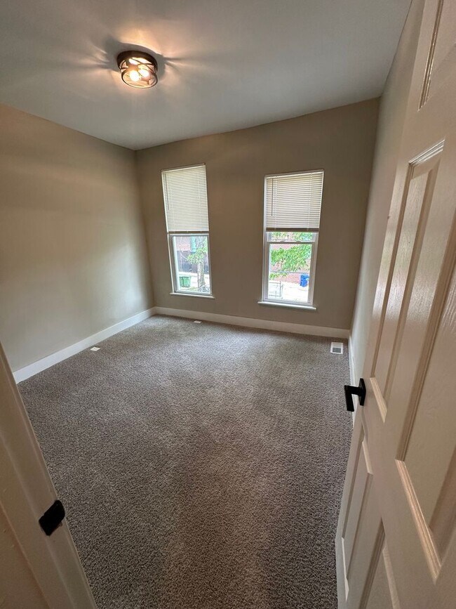 Building Photo - Newly Renovated 4BR/2BA Family Home in Win...
