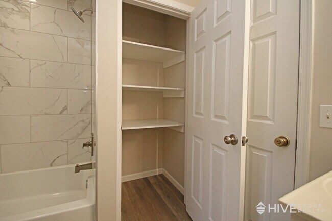 Building Photo - Beautiful Rental with Scenic Views Just Minutes from Downtown Harrisonburg!