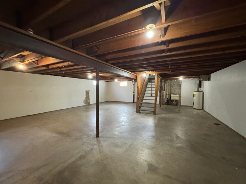Building Photo - 3137 Runway Ave