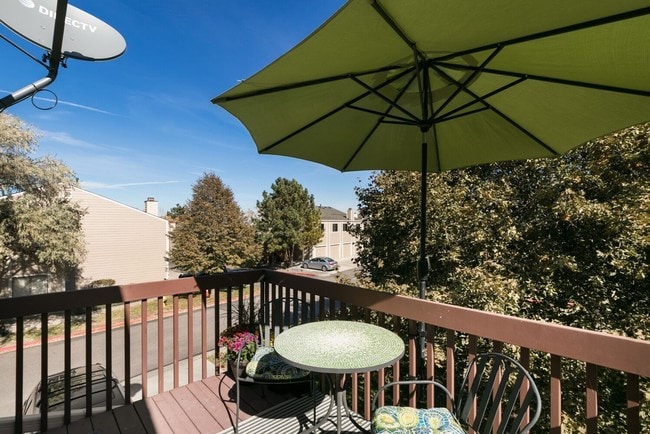 Building Photo - Beautiful 2BD/2BA townhome in Table Mountain Heights