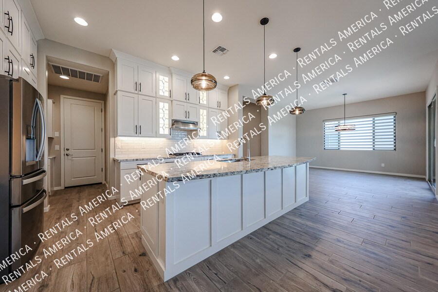 Building Photo - 42085 W Morning Glory Way