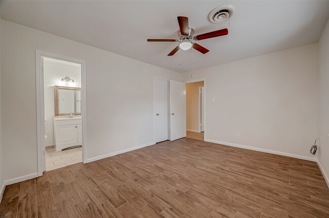 Building Photo - 5711 Braesvalley Dr