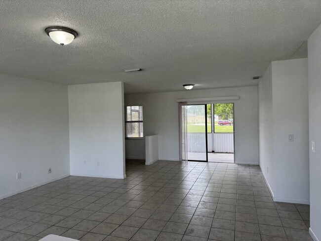 Building Photo - 710 NW Airoso Blvd