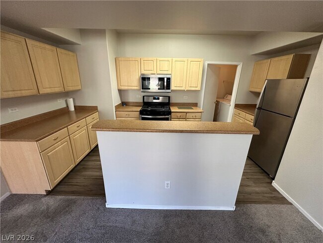Building Photo - 8250 N Grand Canyon Dr