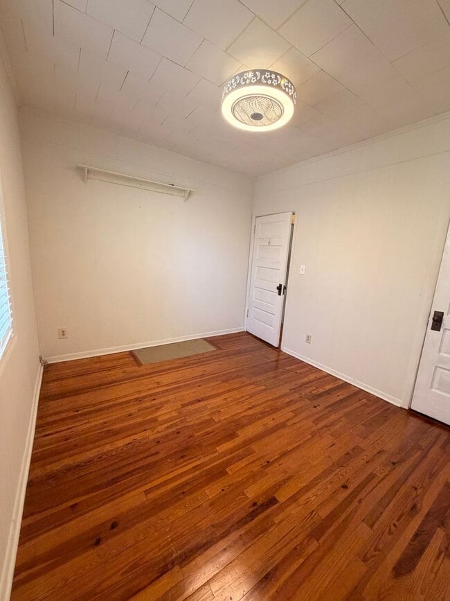 Building Photo - 3/1 House in Celanese $1,495