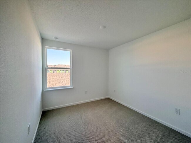 Building Photo - 1855 Pinecliff Dr