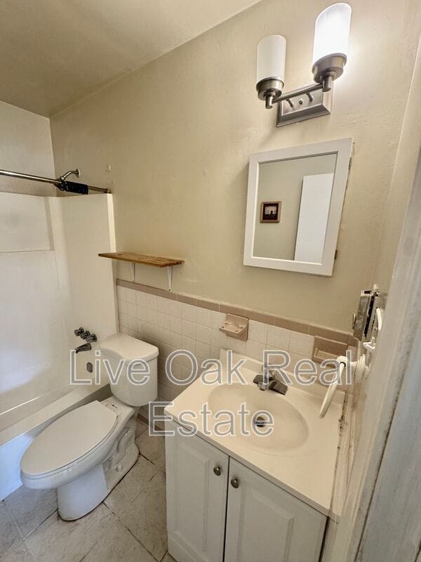 Building Photo - 110 S Corwood Ave