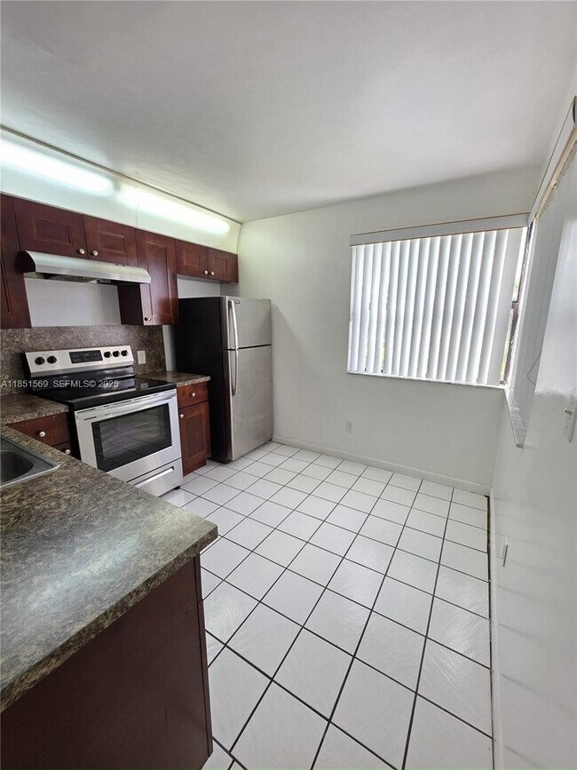 Building Photo - 1120 N Franklin Ave