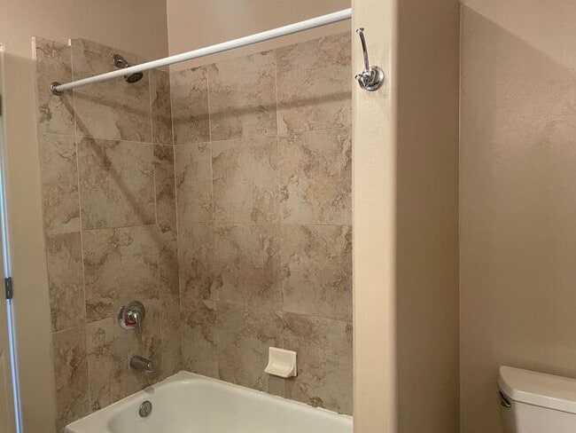 Building Photo - Popular 2BR/2.5BA 2 Story Townhome conveniently located close to PCC, U of A!