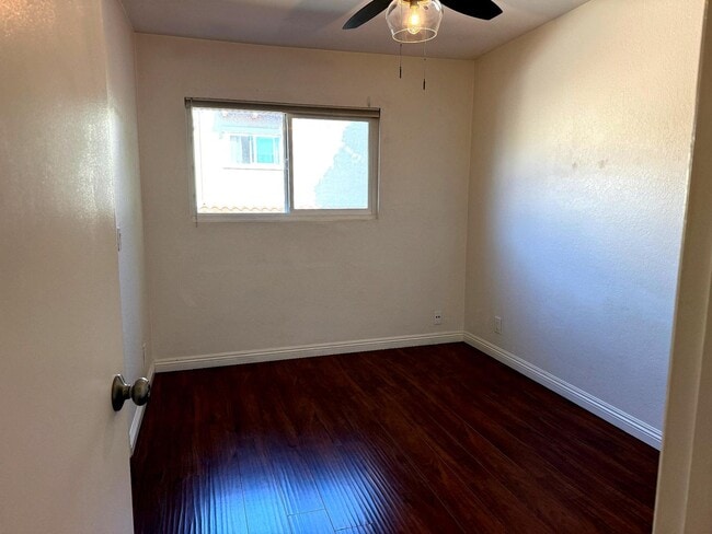 Building Photo - Beautiful 3 Bedroom 2.5 Bath