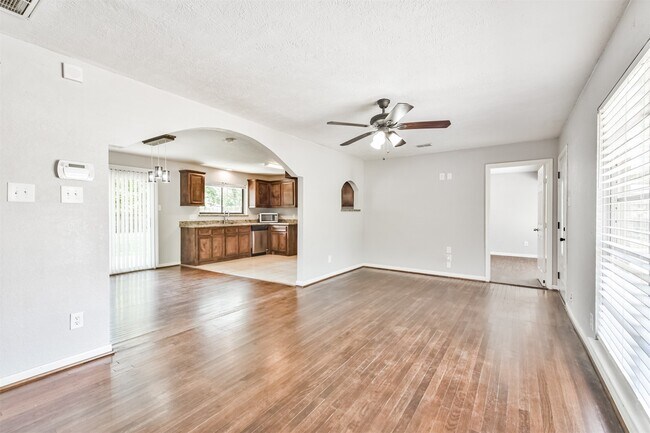 Building Photo - 7106 Pinetex Dr