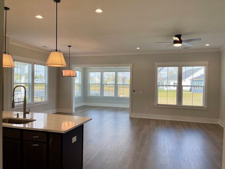 Building Photo - 2034 Comradery Wy