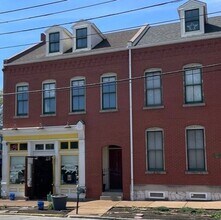 Building Photo - Must see 2 bed 2 bath!