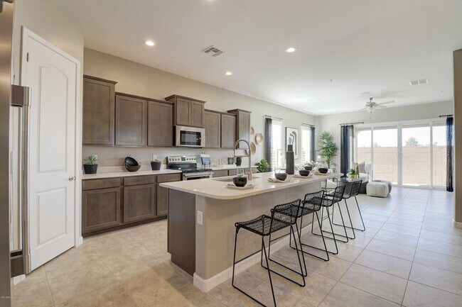 Building Photo - 1255 N Arizona Ave