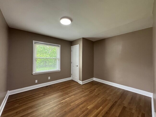 Building Photo - 2564 Millbrook Dr
