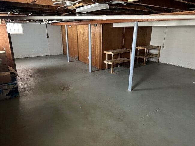 Building Photo - 332 E Esplanade Ave