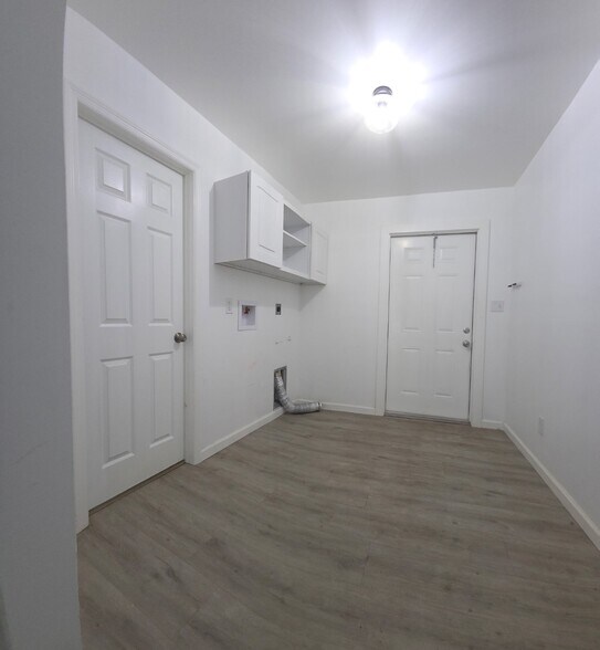 Building Photo - 3031 NE Savannah Rd