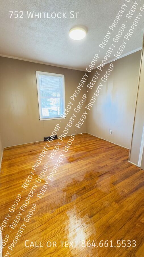 Building Photo - 752 Whitlock St