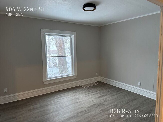 Building Photo - 906 W 22nd St