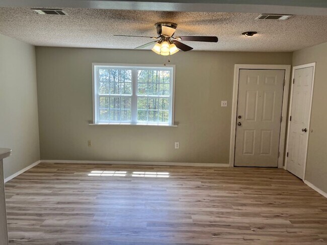 Building Photo - Come take a look at this 3-bedroom 2-bath home in Dover.